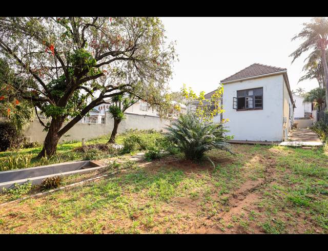 400M² BUILDING FOR SALE IN ESSENWOOD